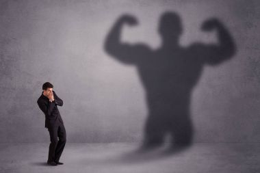 İş adamı kendi seyir güçlü gölge kavramı uygun