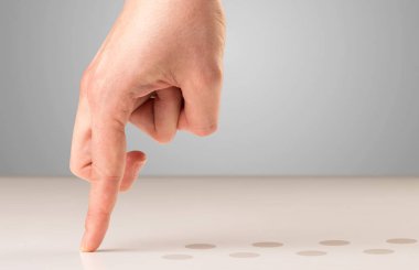 parmakları yürüyen