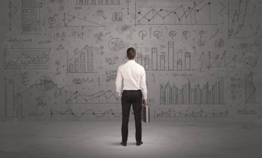 Satıcı iş çizelgeleri duvar ile