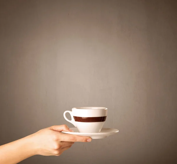 Female hand holding coffee cup — Stock Photo, Image