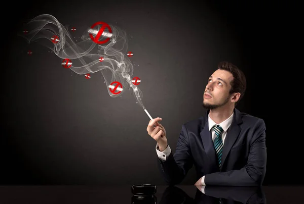 Businessman smoking. — Stock Photo, Image