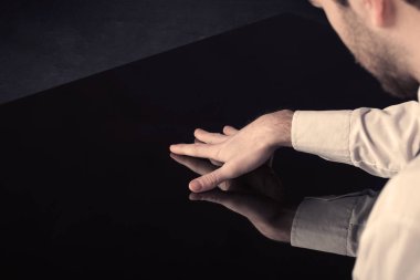 Akıllı tablo kopya alanı ile dokunmadan el yakın çekim