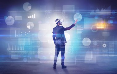 İşadamı vj gözlüklü bir proje denetimi