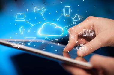 El tablet bulut teknoloji sistem konsepti ile çalışma