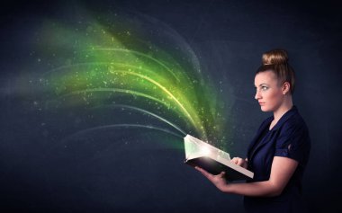 Genç Bayan dalga ile kitap