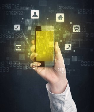 el ile altın perde smartphone tutarak