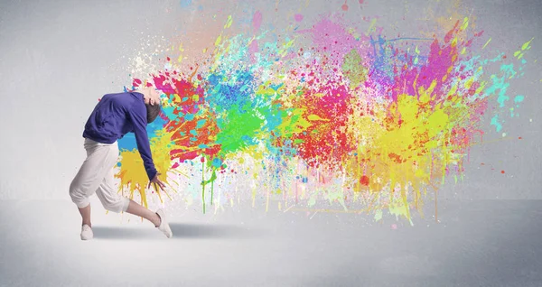 Νέοι πολύχρωμοι χορευτές δρόμου με χρώμα — Φωτογραφία Αρχείου