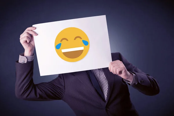 Zakenman holding papier met lachende emoticon — Stockfoto