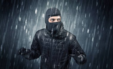 Ev kamera eylem tarafından hırsız yakalandı.