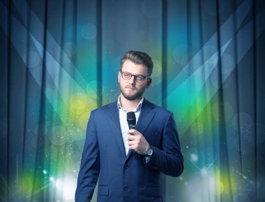 İşadamı holding mikrofon