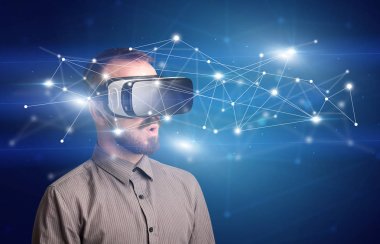 İşadamı ile sanal gerçeklik koruyucu gözlük