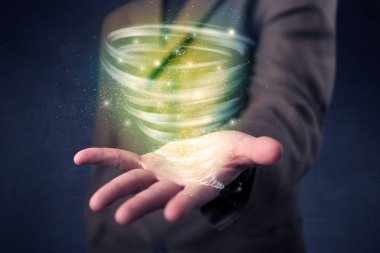 İşadamı holding yeşil kasırga