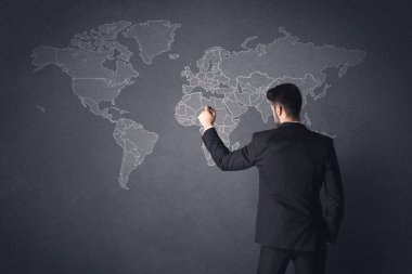 Dünya haritası olan iş adamı