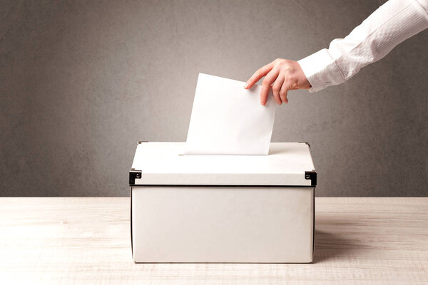 Избирательная урна с голосованием
 