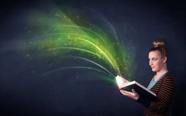 Genç Bayan dalga ile kitap