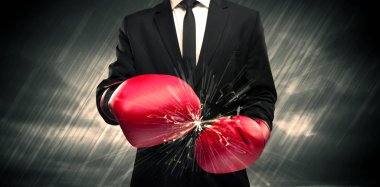 Boks eldivenleri çatışmıştı