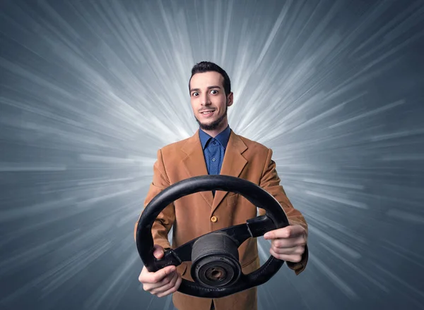 Homem segurando volante — Fotografia de Stock