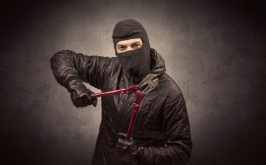 Hırsız aracı ile.