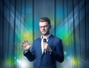 İşadamı holding mikrofon