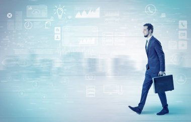 İşadamı ile veritabanı kavramı yürüyüş