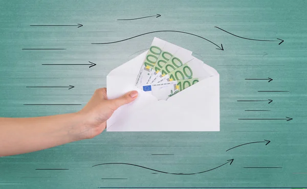 Hand holding envelope with arrows around — Stock Photo, Image