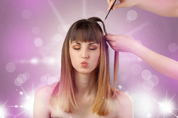 Retrato de mujer joven con concepto de salón rosa brillante —  Fotos de Stock