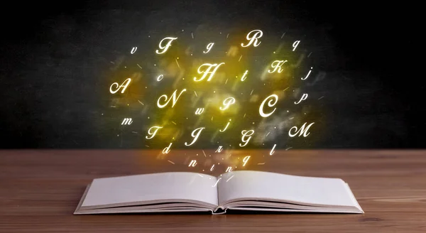 Alfabetletters over boek — Stockfoto