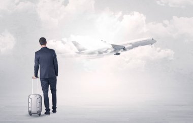 Uçak için yürüyüş Bagaj ile işadamı