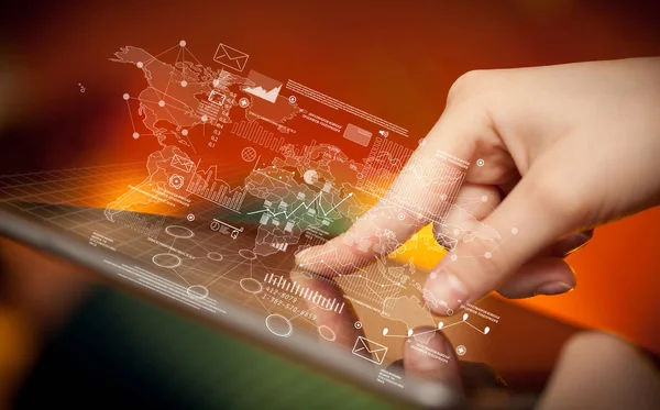 Prsty se dotýkají tablet s grafy — Stock fotografie