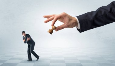 Alkış uzak Satrançtaşı conce ile çalışan küçük iş adamı