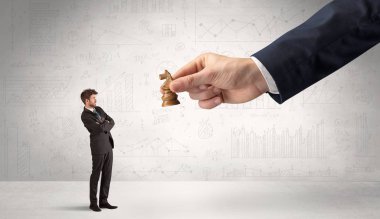 İşadamı ile bir satranç oyununda sonraki adım yapmak korkuyor