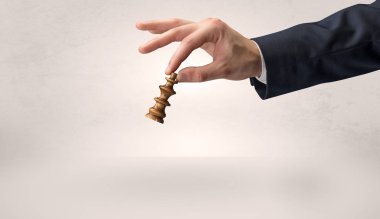 Büyük el satranç oyunu onun sonraki adım alarak