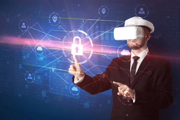 Homem com óculos VR desbloqueando conceito de rede 3D — Fotografia de Stock