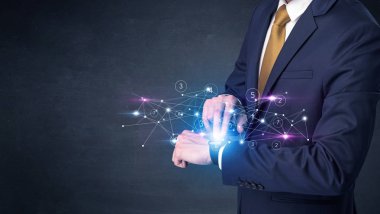 Smartwatch ağ kavramı ile.