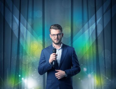 İşadamı holding mikrofon