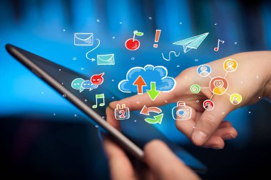 Tablet ile sosyal simgeler dokunmadan parmak