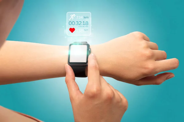 Mano con smartwatch — Foto Stock