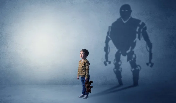 Robotman 一个可爱的小男孩的影子 — 图库照片