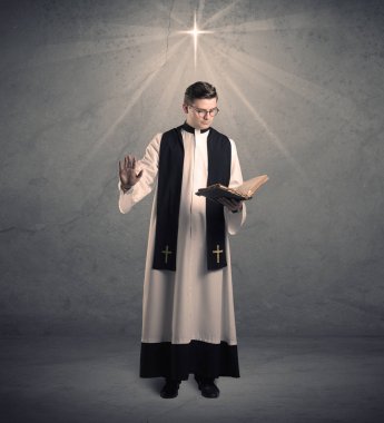 onun nimet veren genç rahip