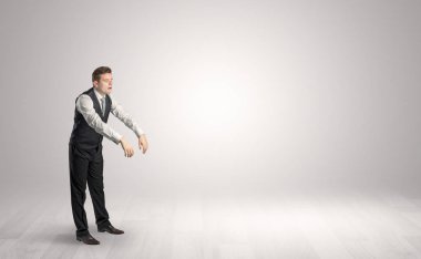 Zombi işadamı bir kopya uzayda yürüyüş