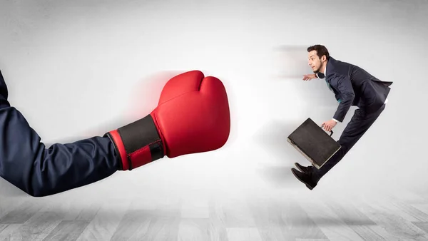 Röd boxning handske knockar lilla affärsman — Stockfoto