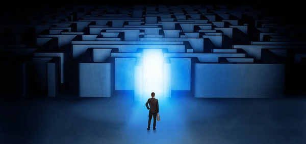 Homem de negócios perdido em pé na entrada do labirinto iluminado — Fotografia de Stock