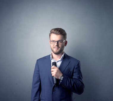 İşadamı holding mikrofon