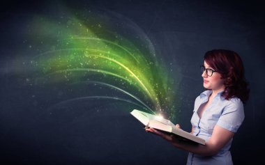 Genç Bayan dalga ile kitap