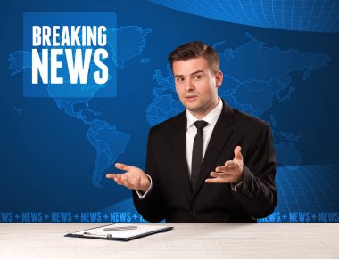 Televizyon sunucusu önünde Haberler modern arka plan mavi söylüyorum