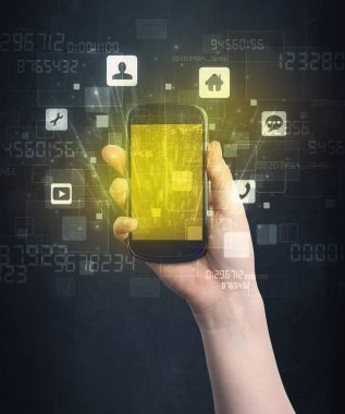 el ile altın perde smartphone tutarak