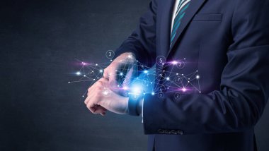 Smartwatch ağ kavramı ile.