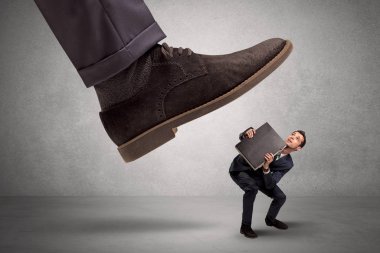 Çalışan büyük patron ayak korkuyor