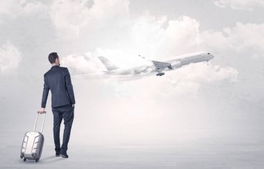 Uçak için yürüyüş Bagaj ile işadamı