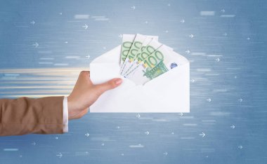 Zarf oklarla tutan el